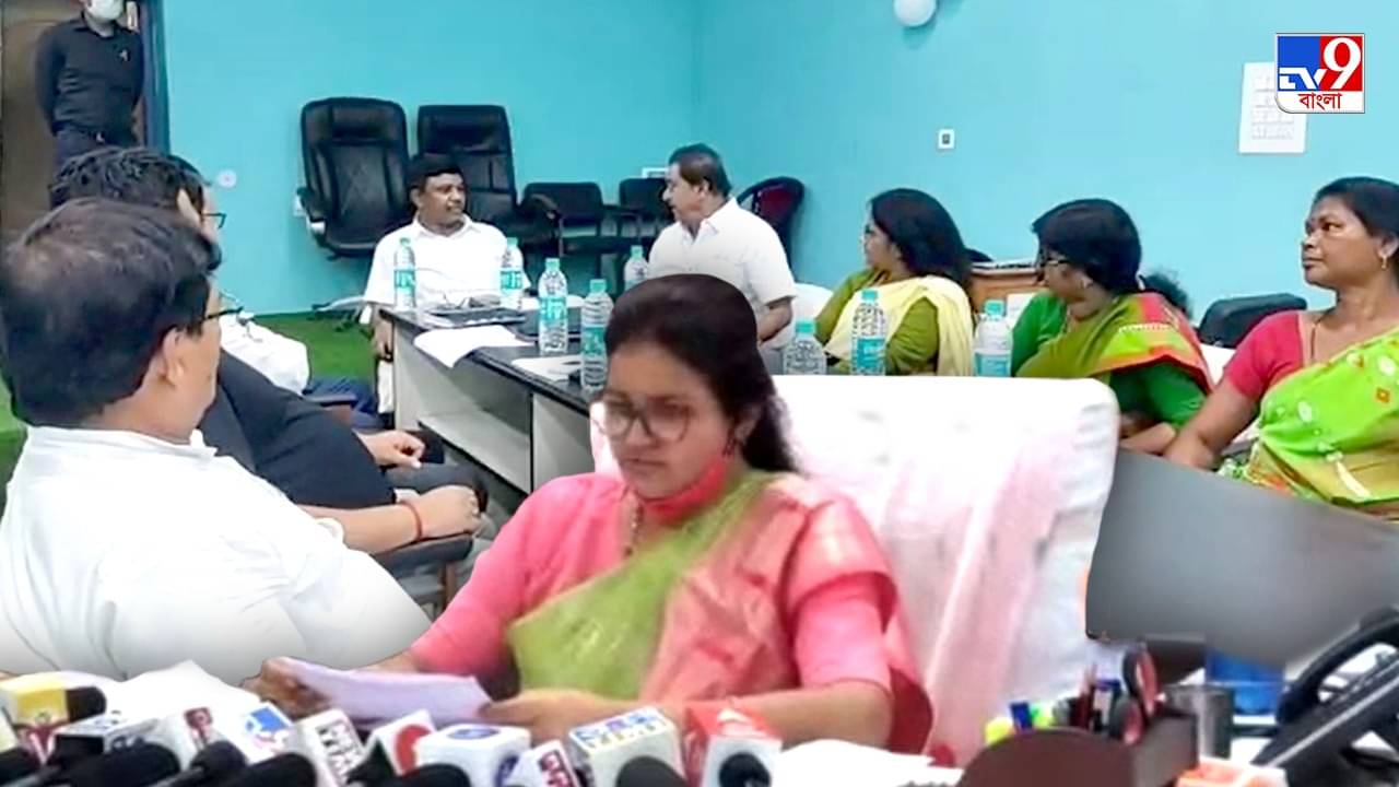 TMC leaders slam Bankura DM : বাঁকুড়ায় উন্নয়নমূলক কাজ বাধা পাচ্ছে জেলাশাসকের গড়িমসিতে, বলছেন শাসকদলের নেতারা