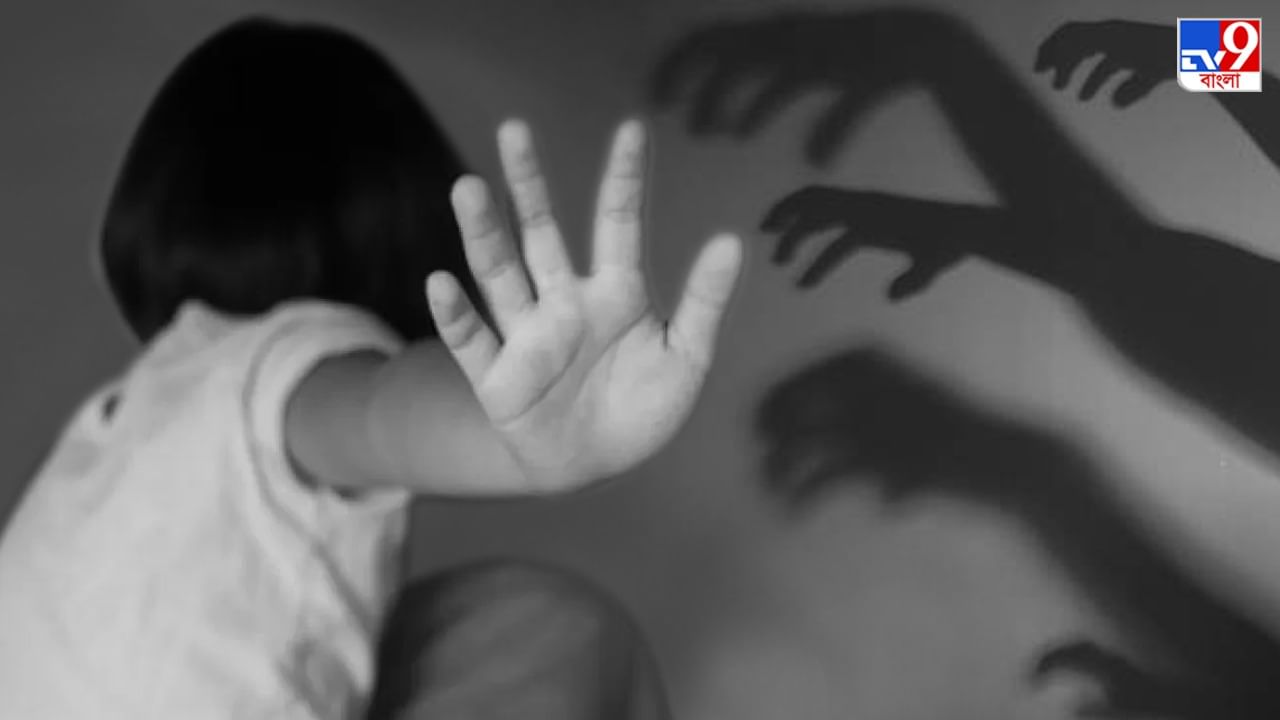 Jalpaiguri Minor Harassment: একরাতে ৩ নাবালিকার 'শ্লীলতাহানি', পুলিশি তদন্তে চাঞ্চল্যকর তথ্য Jalpaiguri Minor Harassment: একরাতে ৩ নাবালিকার 'শ্লীলতাহানি', পুলিশি তদন্তে চাঞ্চল্যকর তথ্য
