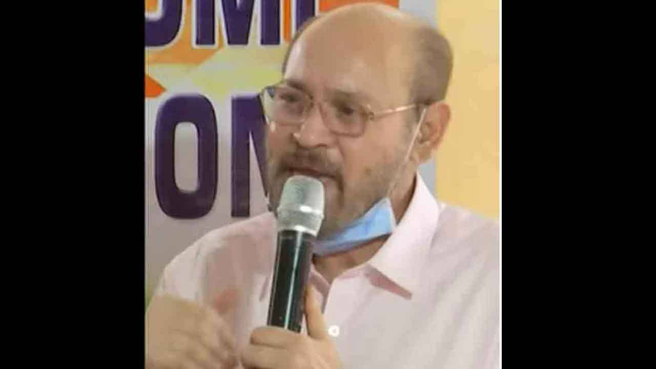 WB Health Department: রাজ্যের স্বাস্থ্য অধিকর্তাকে হঠাৎই বদলি, বিশেষ কারণেই কি কলকাতা থেকে সোজা উত্তরকন্যায়?