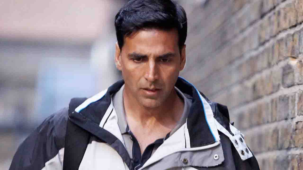 Akshay Kumar Controversy: ৯০-এর সময় সিগারেটের বিজ্ঞাপনের মুখ ছিলেন অক্ষয়, তাঁকে ভণ্ড বলে কটাক্ষ নেটিজ়েনদের