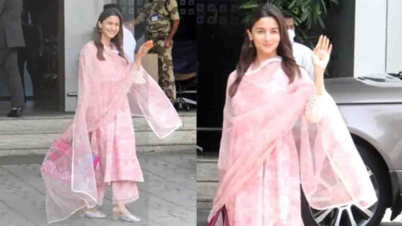 Alia Bhatt: বিয়ের পর সময় নষ্ট নয়, কাজে যোগ দিলেন আলিয়া, স্বামী ছাড়াই ধরা দিলেন বিমানবন্দরে