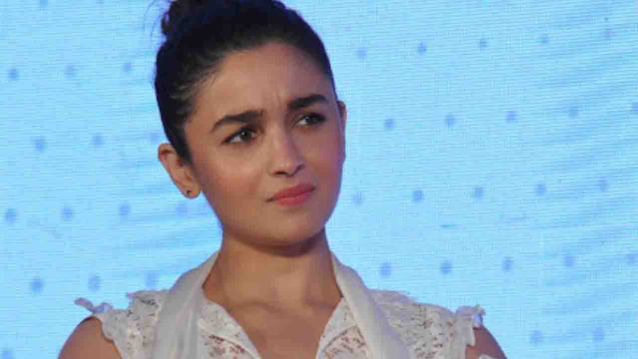 Alia-Ranbir Wedding: আমিও ধোয়া তুলসী পাতা নই, ক্যাসানোভা স্বামী রণবীরকে আড়াল করেছিলেন আলিয়া