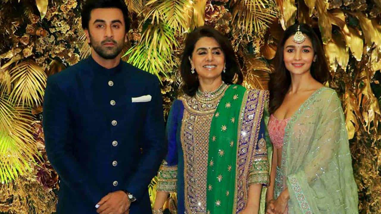 Ranbir-Alia: বাবা-মায়ের মতো আলিয়াকে নিজের পৈতৃক বাড়িতেই কি বিয়ে করতে চলেছেন রণবীর? Ranbir-Alia: বাবা-মায়ের মতো আলিয়াকে নিজের পৈতৃক বাড়িতেই কি বিয়ে করতে চলেছেন রণবীর?