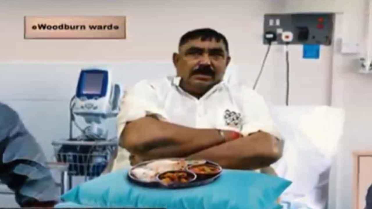 Anubrata Mondal In SSKM: পাঁচ দিন ধরে SSKM-এ পড়ে, এখনও হাসপাতালে গিয়ে দলের 'বাহুবলী' নেতার খোঁজই নিলেন না দলের কোনও কেউ Anubrata Mondal In SSKM: পাঁচ দিন ধরে SSKM-এ পড়ে, এখনও হাসপাতালে গিয়ে দলের 'বাহুবলী' নেতার খোঁজই নিলেন না দলের কোনও কেউ