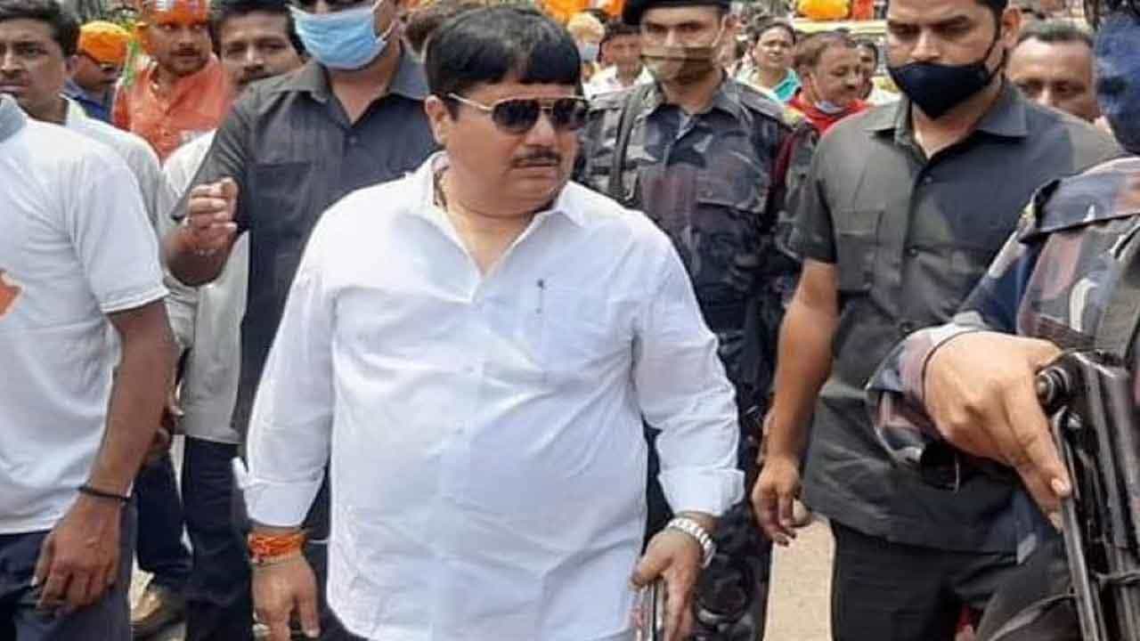 BJP MP Arjun Singh: পাটশিল্প নিয়ে সরব অর্জুনে বাড়ছে 'বিড়ম্বনা', তড়িঘড়ি দিল্লিতে তলব ব্যারাকপুরের বিজেপি সাংসদকে BJP MP Arjun Singh: পাটশিল্প নিয়ে সরব অর্জুনে বাড়ছে 'বিড়ম্বনা', তড়িঘড়ি দিল্লিতে তলব ব্যারাকপুরের বিজেপি সাংসদকে
