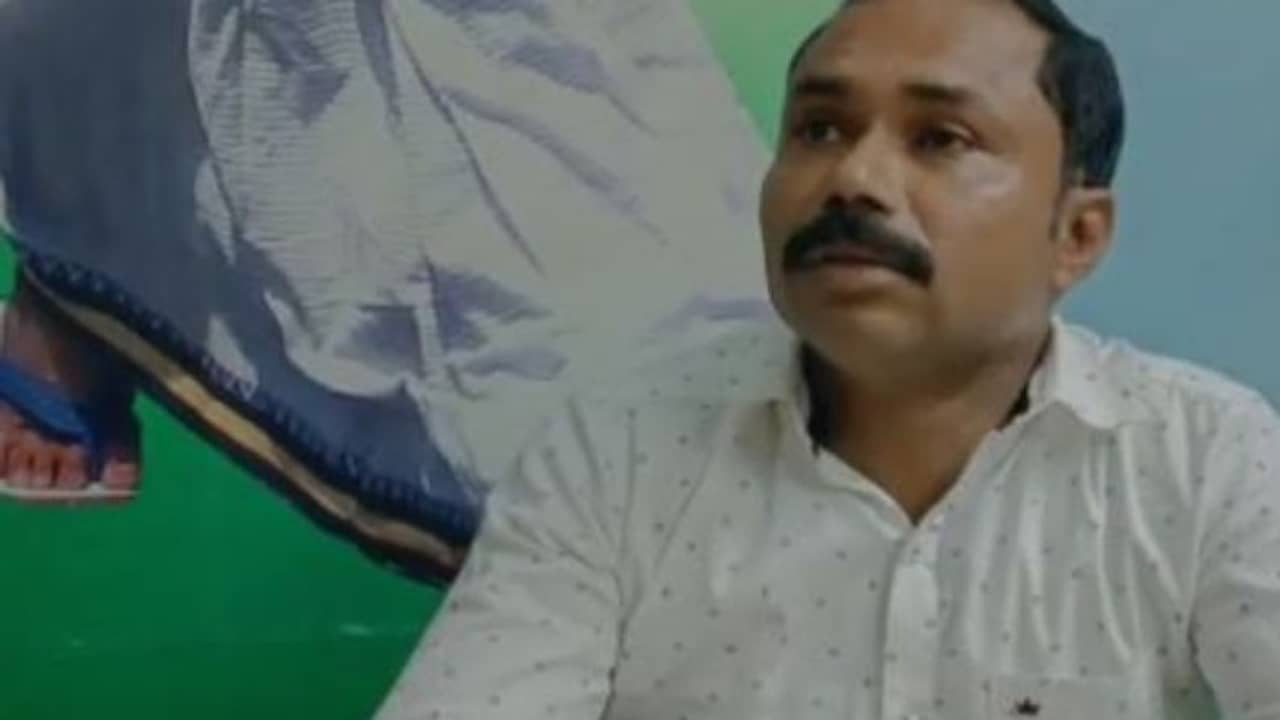 Balurghat TMC Leader: পুরসভায় হাজির হয়েই কর্মীকে সপাটে চড়-থাপ্পড়, তৃণমূল নেতার দাদাগিরি-তে স্তম্ভিত সকলে