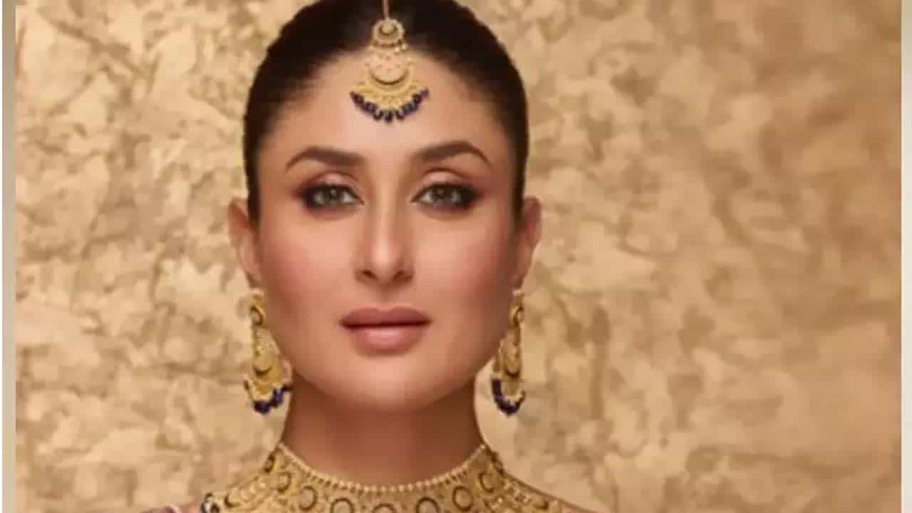 Kareena Kapoor Khan: অক্ষয়ের পর করিনা পড়লেন নেটিজ়েনদের রোষের মুখে Kareena Kapoor Khan: অক্ষয়ের পর করিনা পড়লেন নেটিজ়েনদের রোষের মুখে