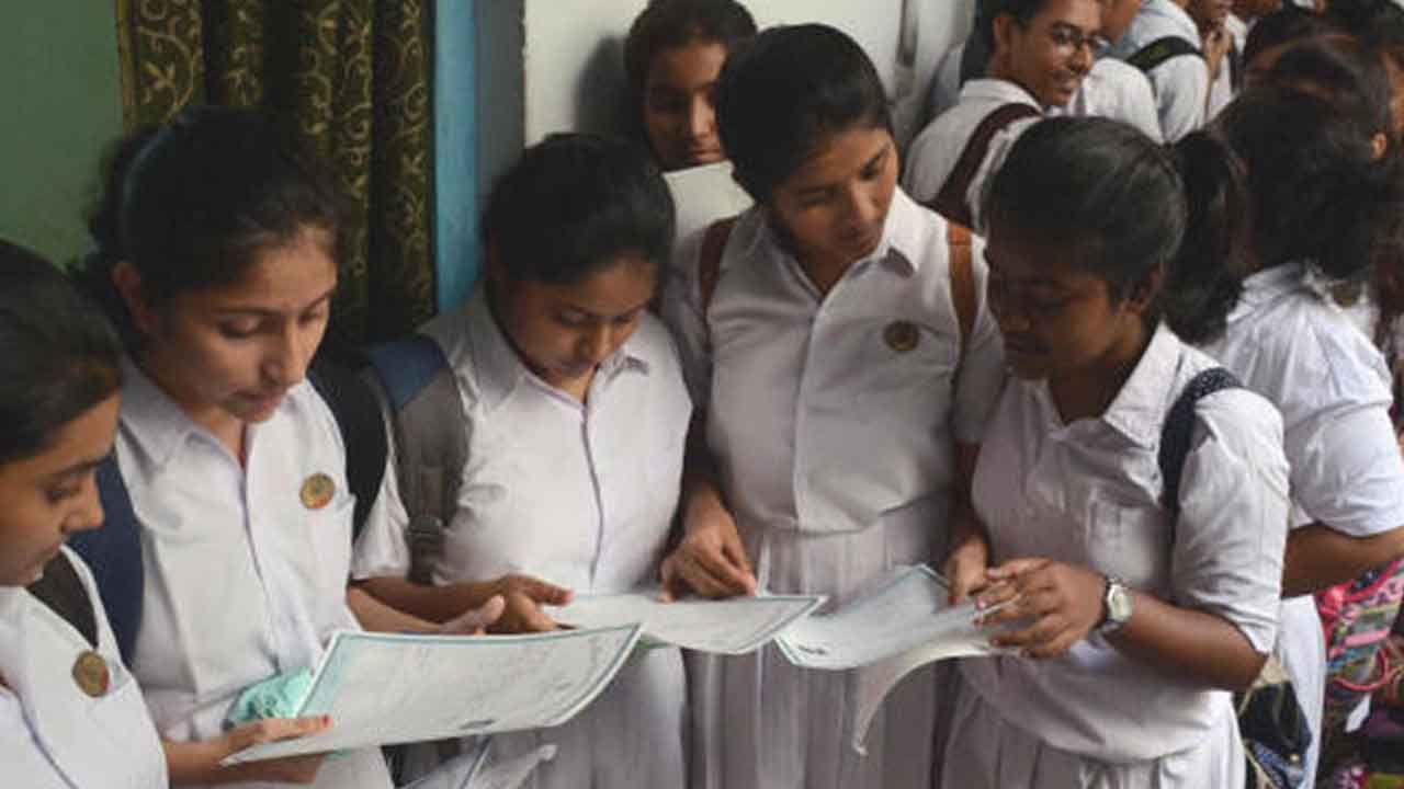 Class XI Practical Examination: পিছিয়ে গেল পরীক্ষা, বিজ্ঞপ্তি জারি উচ্চমাধ্যমিক শিক্ষা সংসদের Class XI Practical Examination: পিছিয়ে গেল পরীক্ষা, বিজ্ঞপ্তি জারি উচ্চমাধ্যমিক শিক্ষা সংসদের