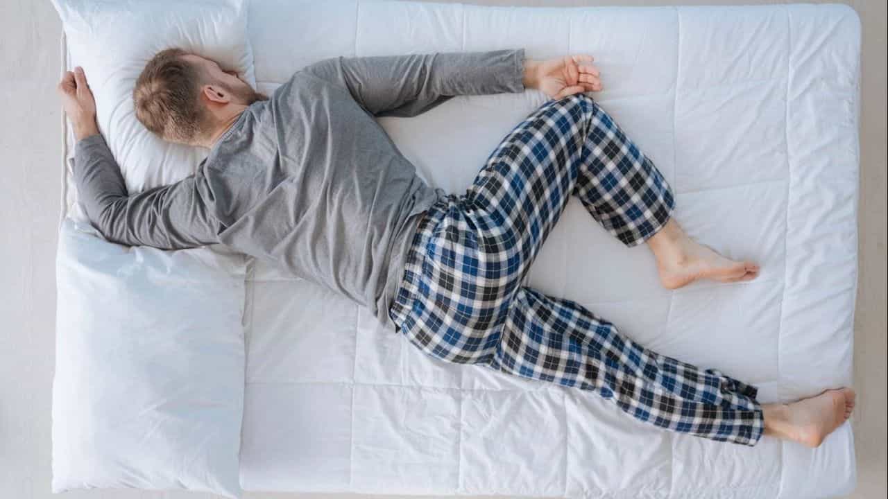 Best Sleeping Position: কোন দিকে মাথা রেখে ঘুমালে বাড়বে এনার্জি? কী বলছে প্রাচীন আয়ুর্বেদে?