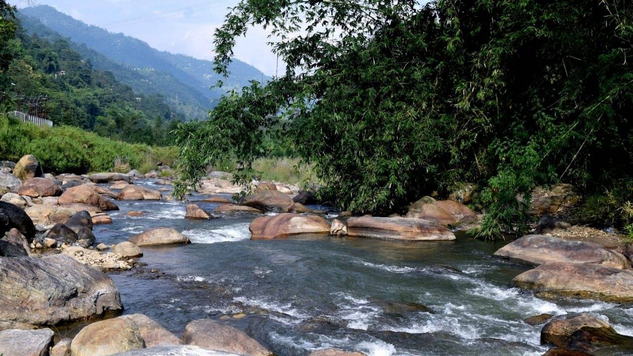 Solo Trip: প্রয়োজন নেই সঙ্গীর, মাত্র ৪০০০ টাকায় একাই ঘুরে আসুন উত্তরবঙ্গ থেকে