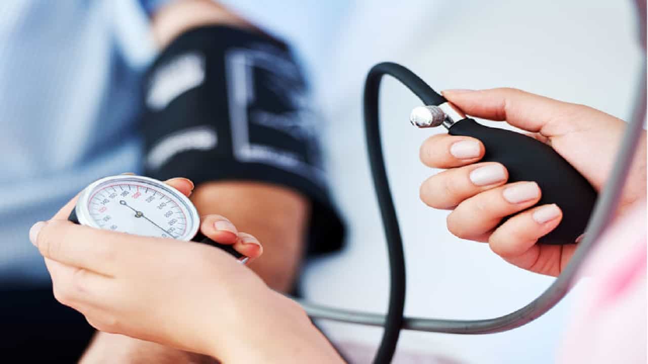 High Blood Pressure: ব্লাড প্রেসার সবসময়ই বেশি? কারণগুলি ভেবে দেখেছেন কি... High Blood Pressure: ব্লাড প্রেসার সবসময়ই বেশি? কারণগুলি ভেবে দেখেছেন কি...