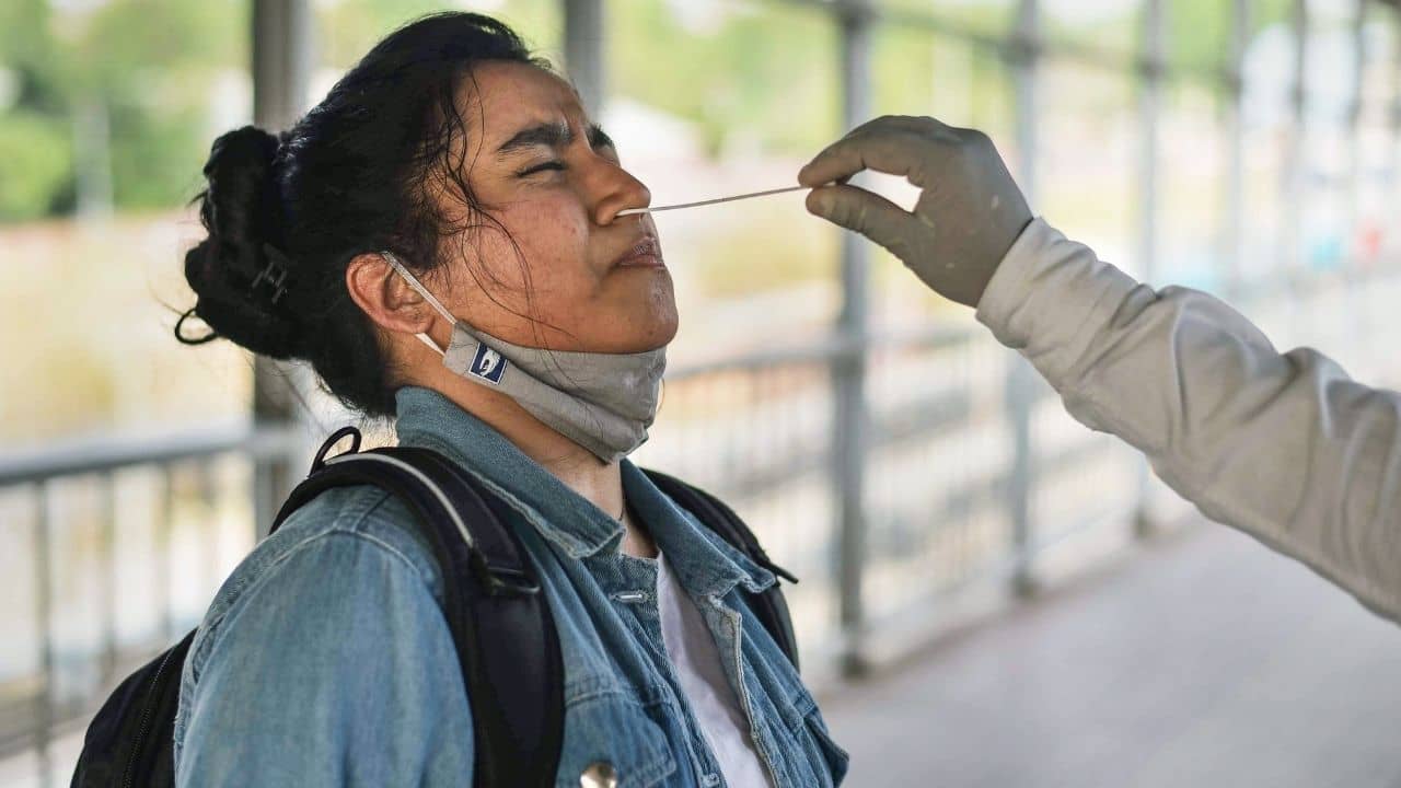 Centre on COVID-19 Spread: এতদিনের লড়াই কি বিফলে যাবে? উর্ধ্বমুখী সংক্রমণ নিয়ে ৫ রাজ্যকে কড়া সতর্কবার্তা কেন্দ্রের