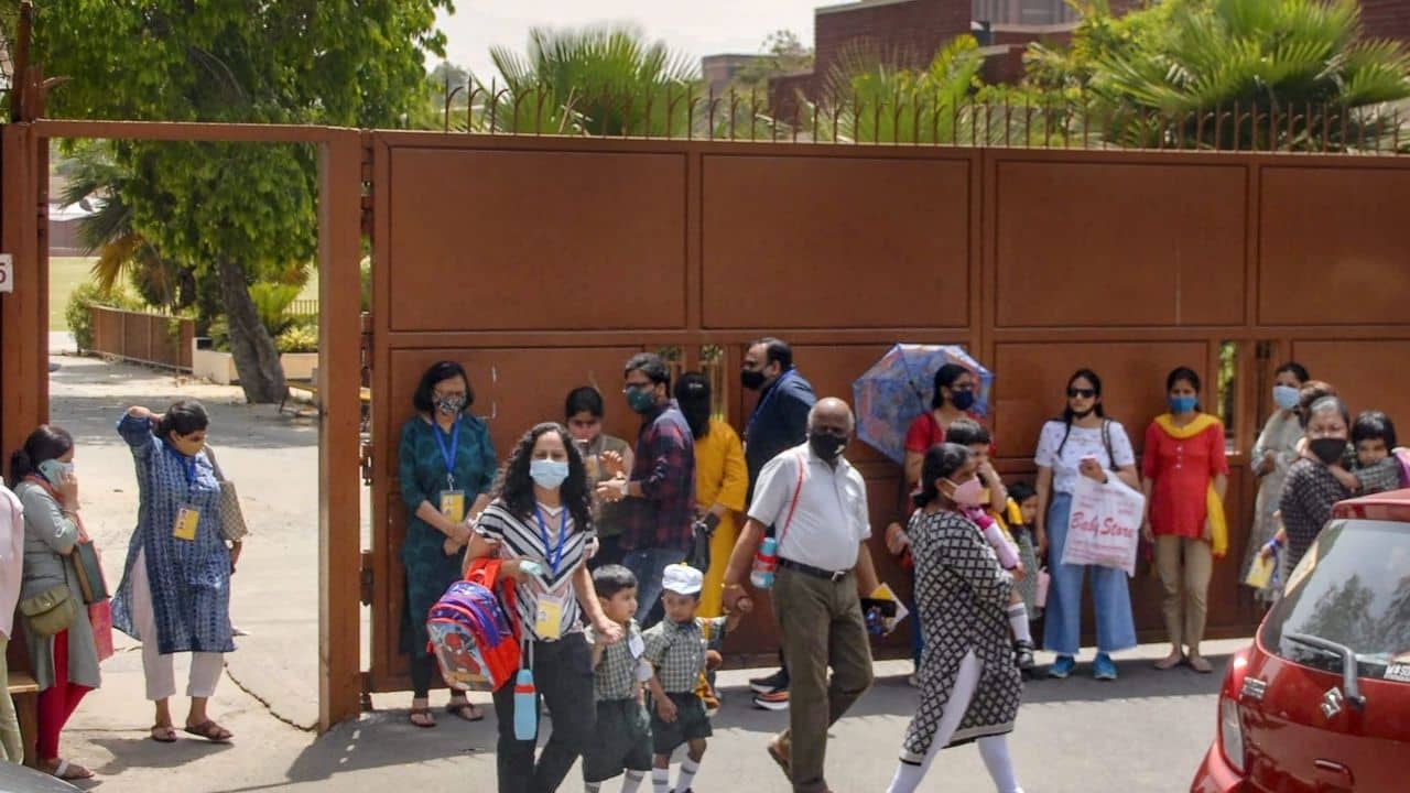 Delhi COVID Norms: ফের চোখ রাঙাচ্ছে করোনা, সংক্রমণ রুখতে রাজধানীতে চালু হতে পারে জরিমানা