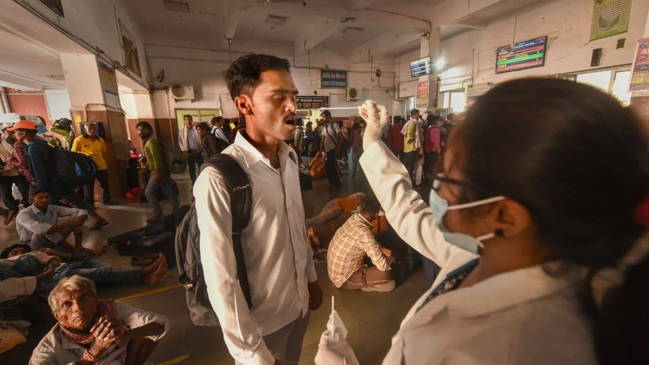 Indias COVID-19 Update: টানা ৫ দিন ২ হাজারের গণ্ডি পার করল দৈনিক সংক্রমণ, চিন্তা বাড়াচ্ছে মৃতের সংখ্যাও