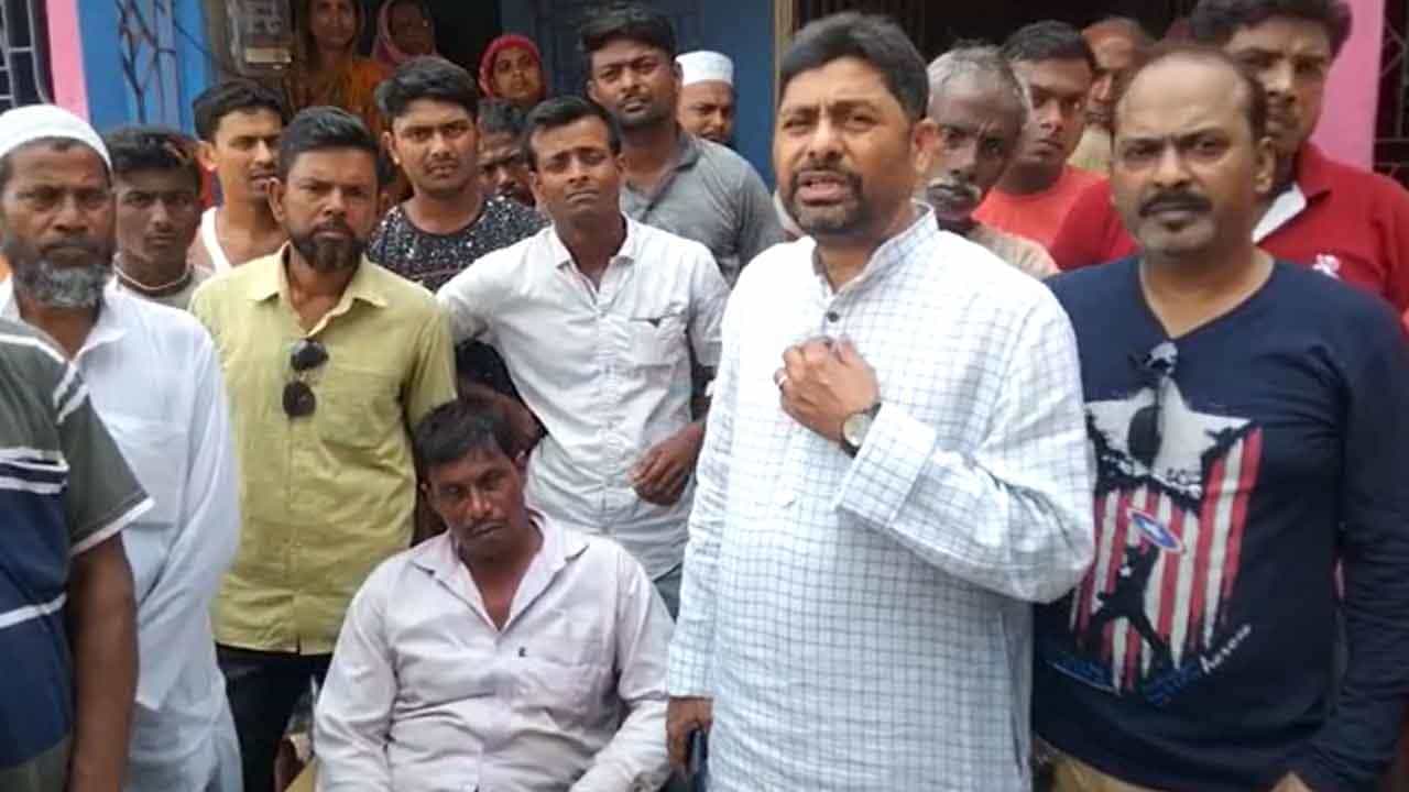 Five Workers Died: মেঙ্গালুরুতে উদ্ধার দেগঙ্গার পাঁচ শ্রমিকের দেহ, ২ লক্ষ টাকা করে পরিবারকে সাহায্য রাজ্যের Five Workers Died: মেঙ্গালুরুতে উদ্ধার দেগঙ্গার পাঁচ শ্রমিকের দেহ, ২ লক্ষ টাকা করে পরিবারকে সাহায্য রাজ্যের
