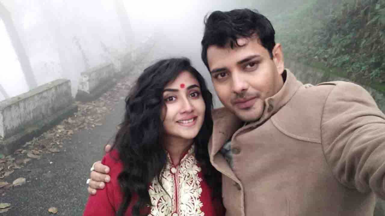 Tathagata-Debleena: 'বন্ধুত্বের একটা মানে হোক', প্রাক্তন স্ত্রী দেবলীনার জন্মদিনে বললেন তথাগত Tathagata-Debleena: 'বন্ধুত্বের একটা মানে হোক', প্রাক্তন স্ত্রী দেবলীনার জন্মদিনে বললেন তথাগত