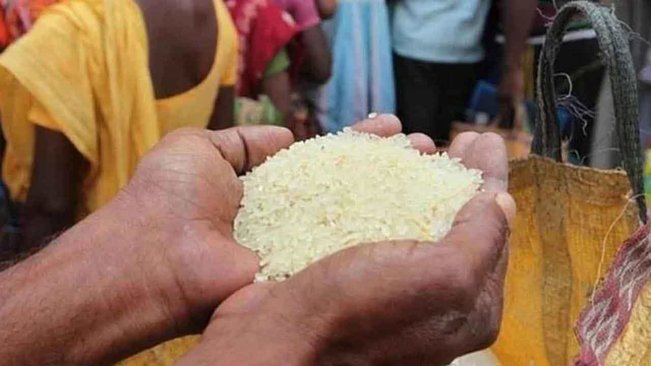 Duare Ration: কোনওভাবেই সম্ভব নয়, 'দুয়ারে রেশন' নিয়ে এবার দিল্লিতে ডিলাররা Duare Ration: কোনওভাবেই সম্ভব নয়, 'দুয়ারে রেশন' নিয়ে এবার দিল্লিতে ডিলাররা