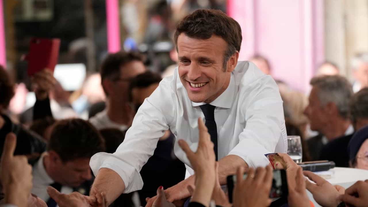 France Election: কড়া টক্করেও ধরে রাখলেন প্রেসিডেন্টের গদি, ২ দশকের ইতিহাসে নজির ম্যাক্রঁ-র France Election: কড়া টক্করেও ধরে রাখলেন প্রেসিডেন্টের গদি, ২ দশকের ইতিহাসে নজির ম্যাক্রঁ-র