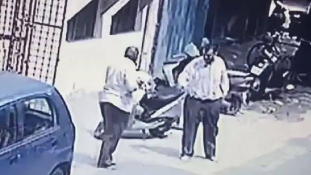 Father set fire on Son: হিসাব মিলছে না দেড় কোটির, রাগে ছেলের গায়েই আগুন ধরিয়ে দিল বাবা!