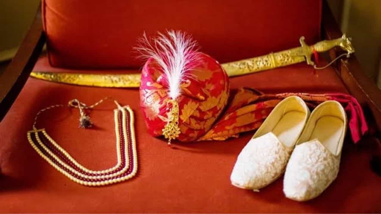 Summer Wedding Tips: বৈশাখের শুরুতেই বিয়ে! এই গরমে শেরওয়ানি বা পাঞ্জাবি কেনার আগে কী কী মাথায় রাখবেন, জানুন Summer Wedding Tips: বৈশাখের শুরুতেই বিয়ে! এই গরমে শেরওয়ানি বা পাঞ্জাবি কেনার আগে কী কী মাথায় রাখবেন, জানুন