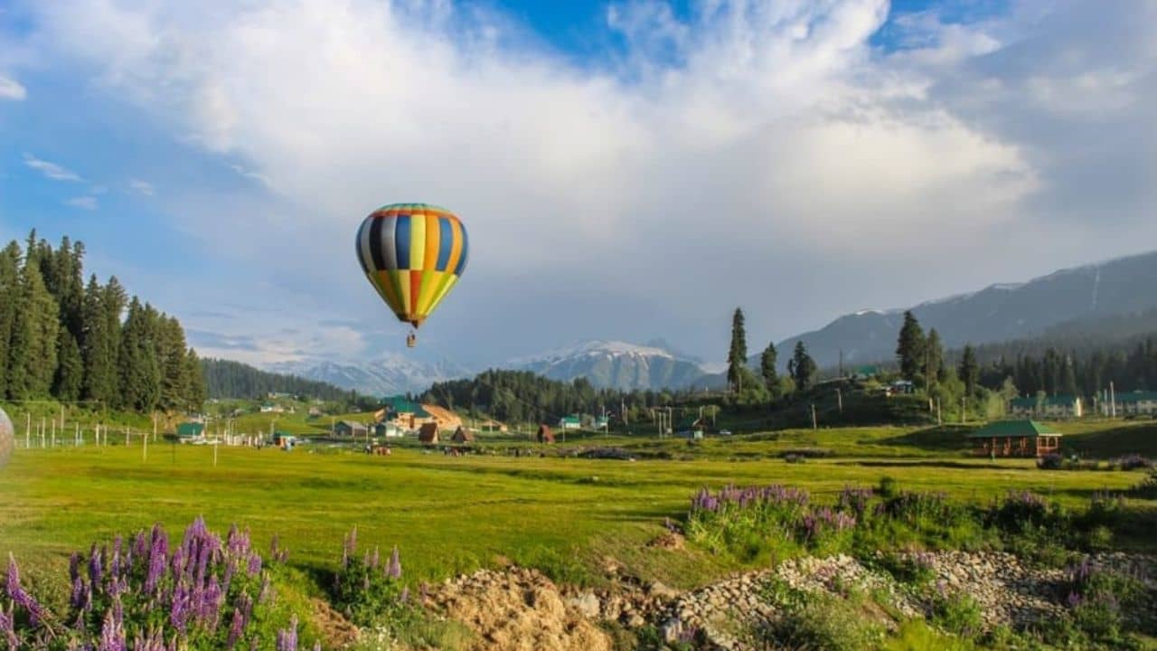 Srinagar: দারুণ খবর! পর্যটকদের আকর্ষণ বাড়াতে এবার শ্রীনগরে চালু হল হট এয়ার বেলুন