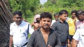 Wife Murdered: তিনটে বিয়ে, সাত সন্তান, সন্দেহের বশেই শাবল দিয়ে স্ত্রী-কে মেরে ফেললেন স্বামী Wife Murdered: তিনটে বিয়ে, সাত সন্তান, সন্দেহের বশেই শাবল দিয়ে স্ত্রী-কে মেরে ফেললেন স্বামী