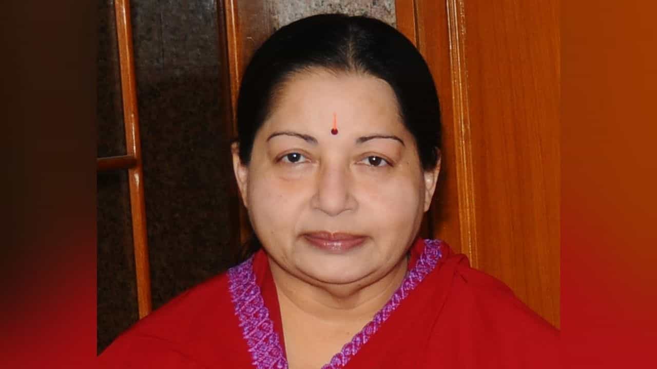 Jayalalithaa Death Investigation: প্রশ্ন উঠেছিল ঘনিষ্ঠদের ভূমিকা নিয়েই! এবার সামনে আসবে 'আম্মা'র মৃত্যু রহস্য Jayalalithaa Death Investigation: প্রশ্ন উঠেছিল ঘনিষ্ঠদের ভূমিকা নিয়েই! এবার সামনে আসবে 'আম্মা'র মৃত্যু রহস্য