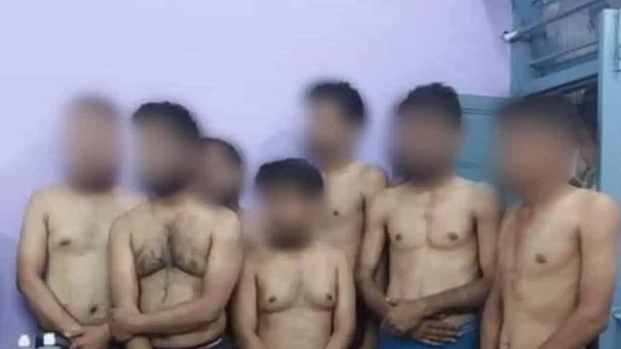 Madhya Pradesh Journalist stripped: 'নগ্ন করে গোটা শহর ঘোরাব', হুঁশিয়ারি দিয়েছিল পুলিশ, বাদ গেলেন না সাংবাদিকও Madhya Pradesh Journalist stripped: 'নগ্ন করে গোটা শহর ঘোরাব', হুঁশিয়ারি দিয়েছিল পুলিশ, বাদ গেলেন না সাংবাদিকও