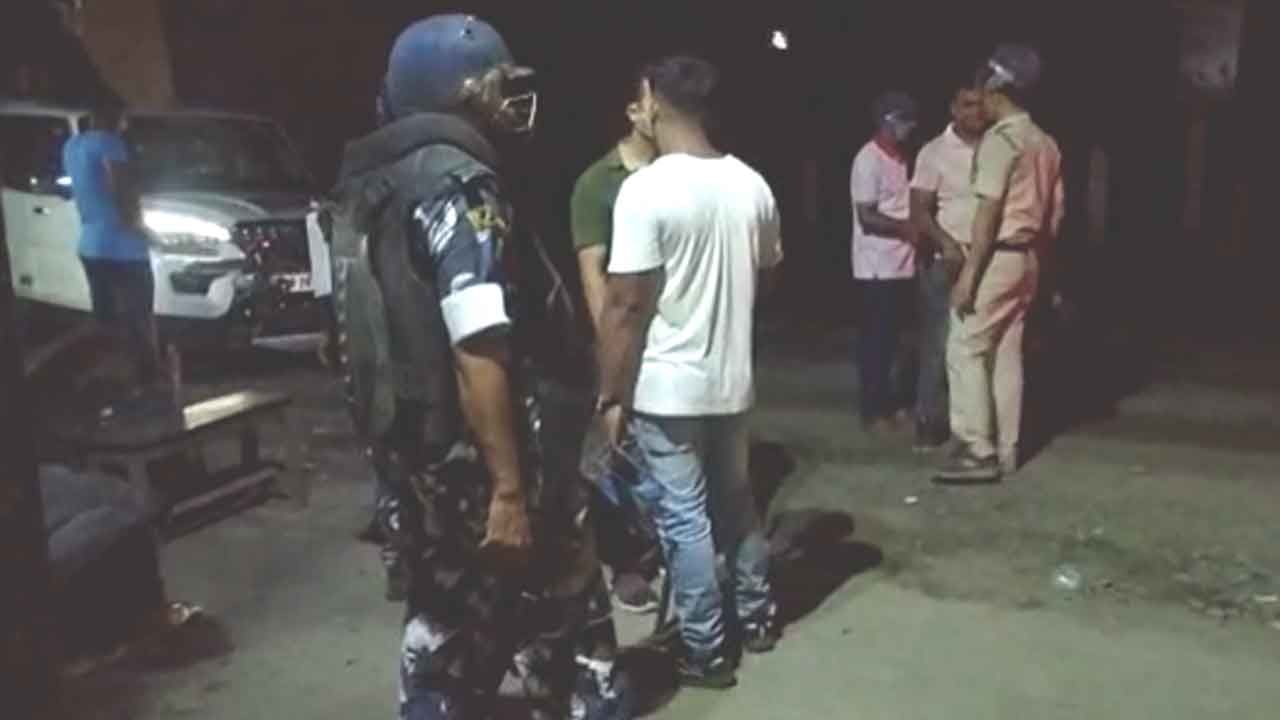 TMC Clash: মাংসের টাকা নিয়ে ঝামেলা, তাতেও উঠে এল তৃণমূলের গোষ্ঠীদ্বন্দ্বের অভিযোগ TMC Clash: মাংসের টাকা নিয়ে ঝামেলা, তাতেও উঠে এল তৃণমূলের গোষ্ঠীদ্বন্দ্বের অভিযোগ