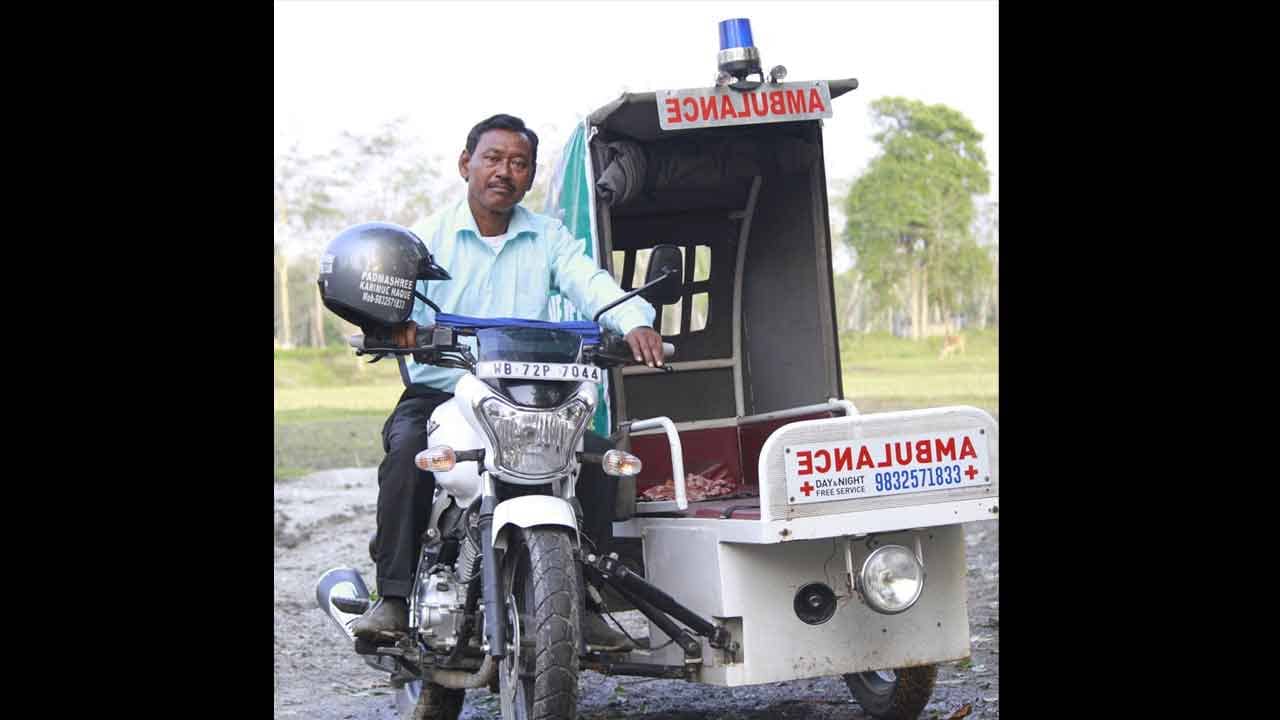 Padma Shri Karimul Haque: উদভ্রান্তের মতো রাস্তায় ছুটছে যুবতী, ত্রাতার ভূমিকায় বাইক অ্যাম্বুলেন্স দাদা করিমুল হক
