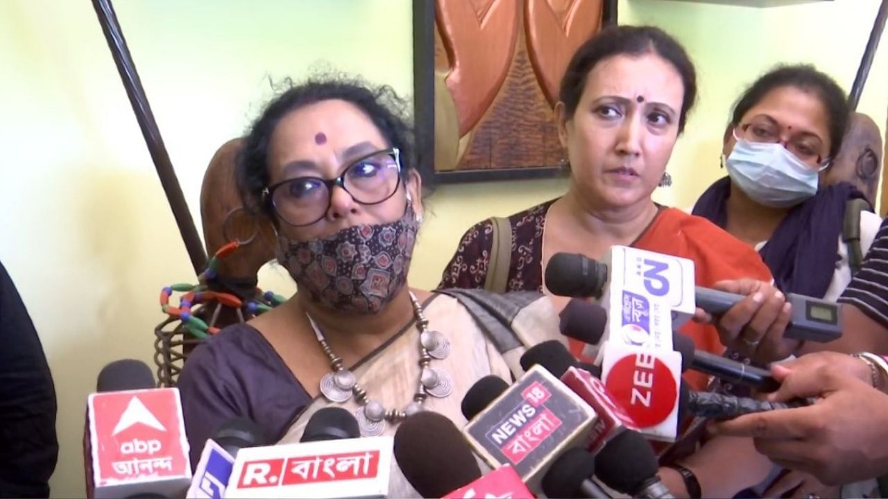 West Bengal commission for women : 'চারজন নয়, ধর্ষণ করেছে একজন', শান্তিনিকেতনে নাবালিকার সঙ্গে কথা বলে জানালেন লীনা