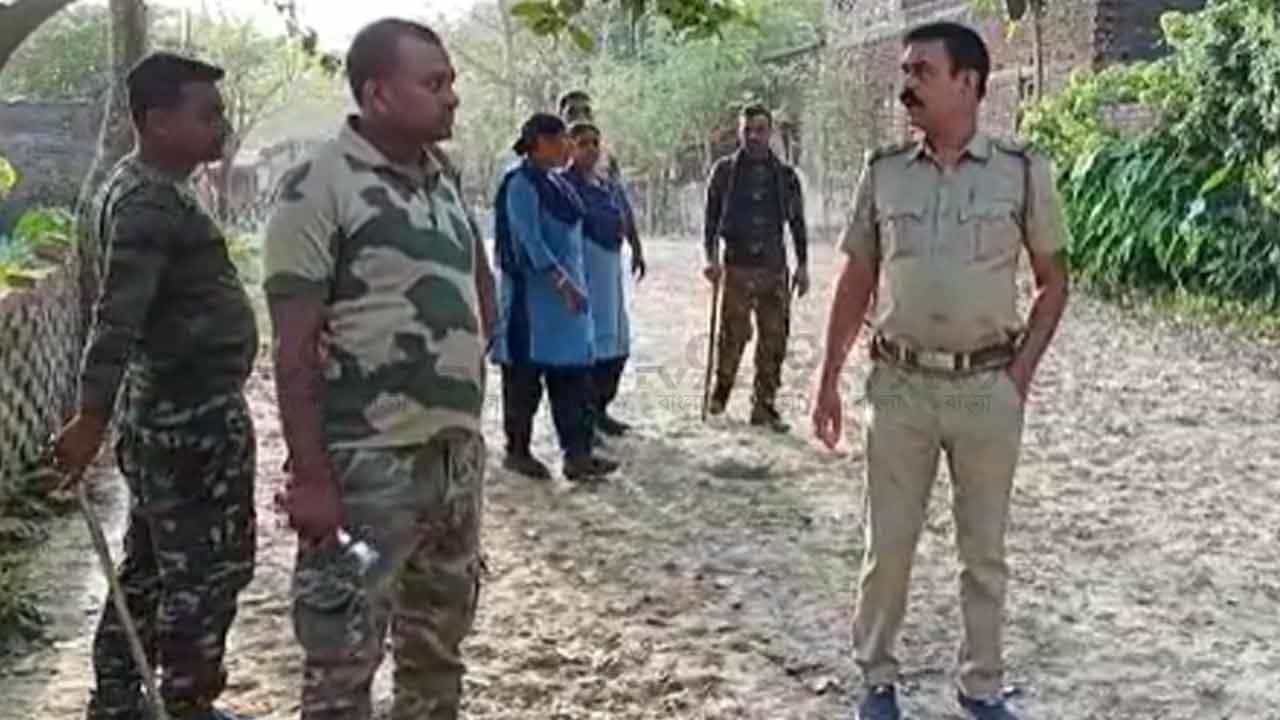 Maldah Blast: কালিয়াচকে বিস্ফোরণে জখম ৫ শিশু, পাশেই তৃণমূল নেতার জমি থেকে উদ্ধার প্রচুর বোমা Maldah Blast: কালিয়াচকে বিস্ফোরণে জখম ৫ শিশু, পাশেই তৃণমূল নেতার জমি থেকে উদ্ধার প্রচুর বোমা