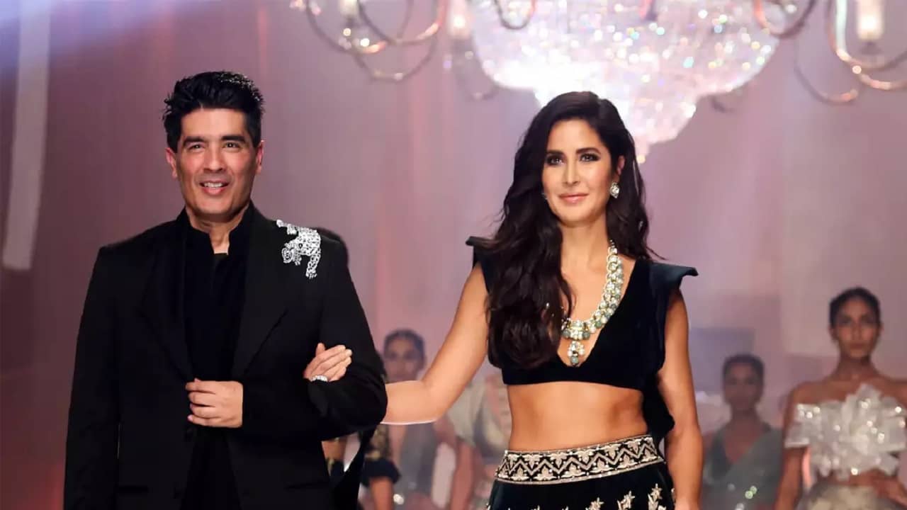 Manish Malhotra: মাসে উপার্জন মাত্র পাঁচশো টাকা, এ দিনও দেখতে হয়েছিল আজকের সেলিব্রিটি ডিজ়াইনার মনীশ মালহোত্রাকে