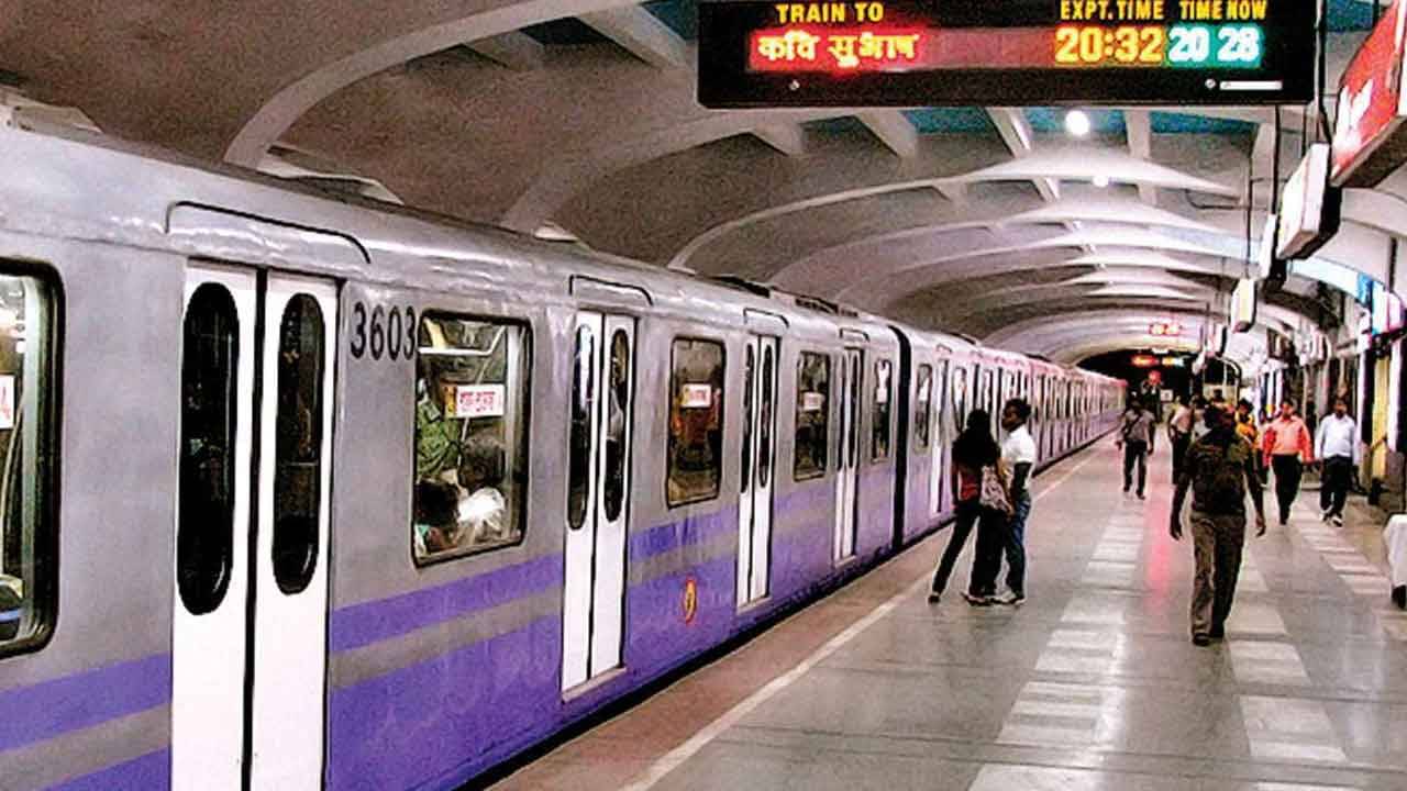 Kolkata Metro: পয়লা বৈশাখের দুপুরে মেট্রোয় ঝাঁপ! আংশিক ব্যাহত পরিষেবা