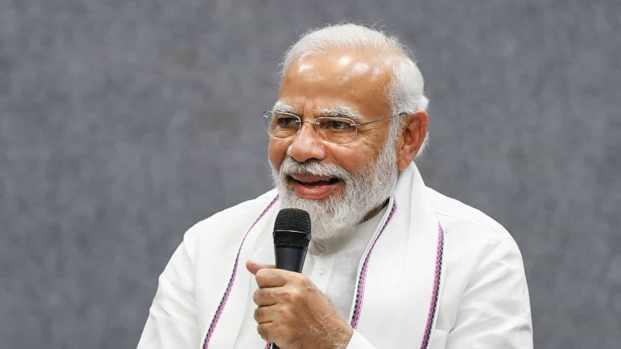 PM Modi J&K Visit: বিশেষ মর্যাদা প্রত্যাহারের পর প্রথমবার জম্মু সফরে নমো, নিয়ে যাচ্ছেন এক ঝুলি 'উপহার'