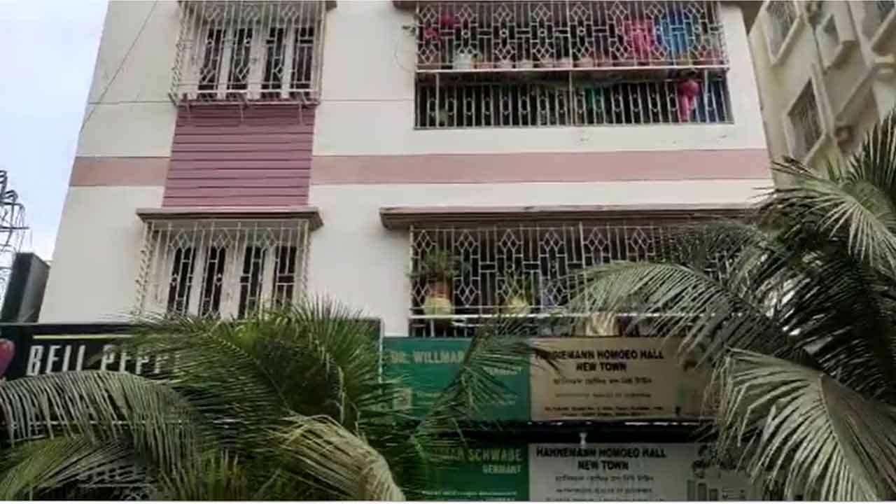 Newtown Crime Case: দোতলায় ছিলেন বাড়ির মালিক, এক তলাতেই কাচের ঘরে তাঁরই স্ত্রীর সঙ্গে জঘন্য কাজ কেয়ারটেকারের! নিউটাউনে চাঞ্চল্য
