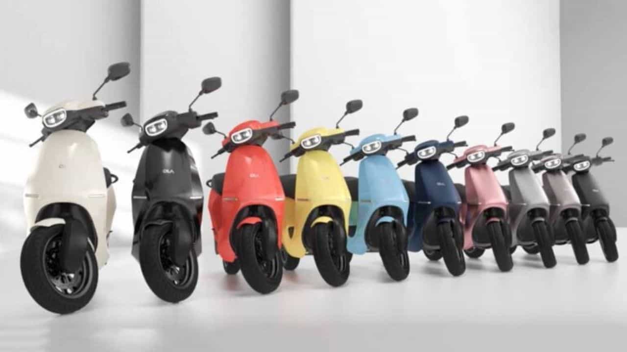 Ola Electric Recalls It's Scooters: রাতারাতি বাজার থেকে স্কুটার তুলে নেওয়ার সিদ্ধান্ত ওলার, কী কারণে জানেন? Ola Electric Recalls It's Scooters: রাতারাতি বাজার থেকে স্কুটার তুলে নেওয়ার সিদ্ধান্ত ওলার, কী কারণে জানেন?
