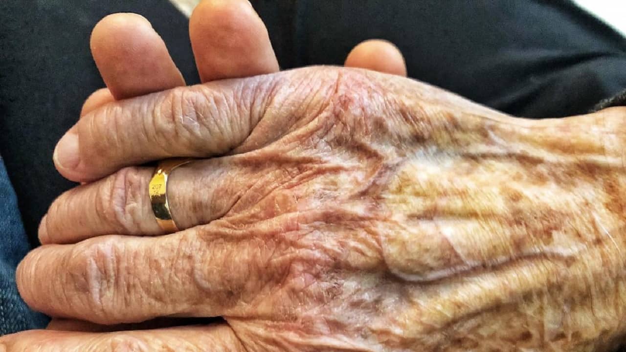 World Parkinsons Day: পারকিনসন্সের এই কয়েকটি সাধারণ লক্ষণ কিন্তু কোনও ভাবেই উপেক্ষা নয়...