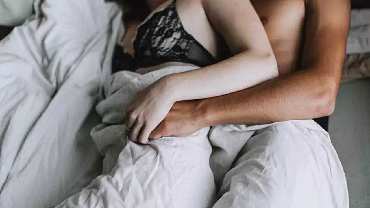 Physical Intimacy in Summer Days: আপনার যৌন জীবনে কীভাবে প্রভাব ফেলে উষ্ণ আবহাওয়া? Physical Intimacy in Summer Days: আপনার যৌন জীবনে কীভাবে প্রভাব ফেলে উষ্ণ আবহাওয়া?