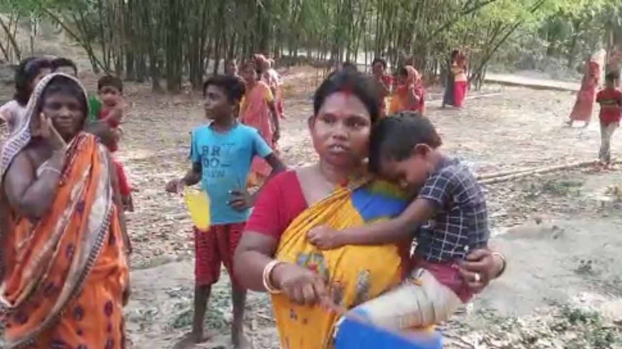 Electricity Problem in Kalna: এই গরমে একটানা ১৩ দিন ধরে বিদ্যুৎ নেই, হাতপাখাই ভরসা শতাধিক পরিবারের