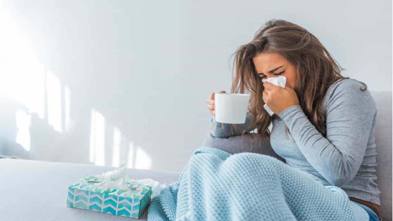 Summer Flu: গরম বাড়তেই জেরবার খুশখুশে কাশিতে? ঘরোয়া এই টোটকাতেই মিলবে প্রতিকার Summer Flu: গরম বাড়তেই জেরবার খুশখুশে কাশিতে? ঘরোয়া এই টোটকাতেই মিলবে প্রতিকার