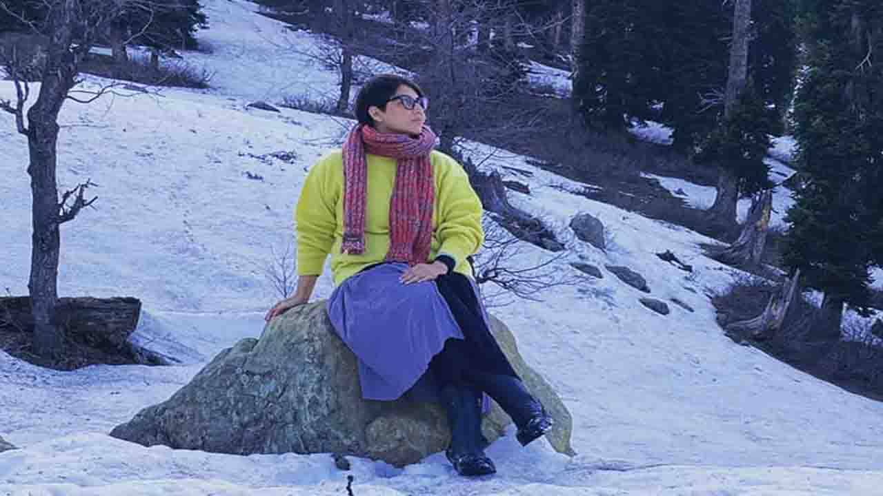 Swastika Mukhopadhyay: ঘন কুয়াশায় বাবাকে খুঁজে পাওয়ার একমাত্র উপায় ছিল হলুদ সোয়েটার..., কাশ্মীরে গিয়ে বার বার মনে হয়েছে স্বস্তিকার