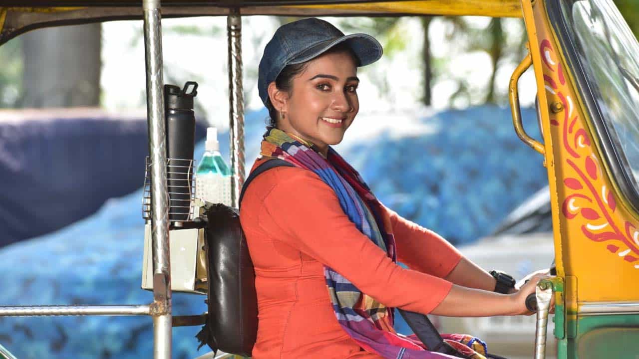 Dona Bhowmick-Tumpa Autowali: কে এই টুম্পা, কেন তাঁকে অটোওয়ালি সম্বোধন করা হচ্ছে? Dona Bhowmick-Tumpa Autowali: কে এই টুম্পা, কেন তাঁকে অটোওয়ালি সম্বোধন করা হচ্ছে?