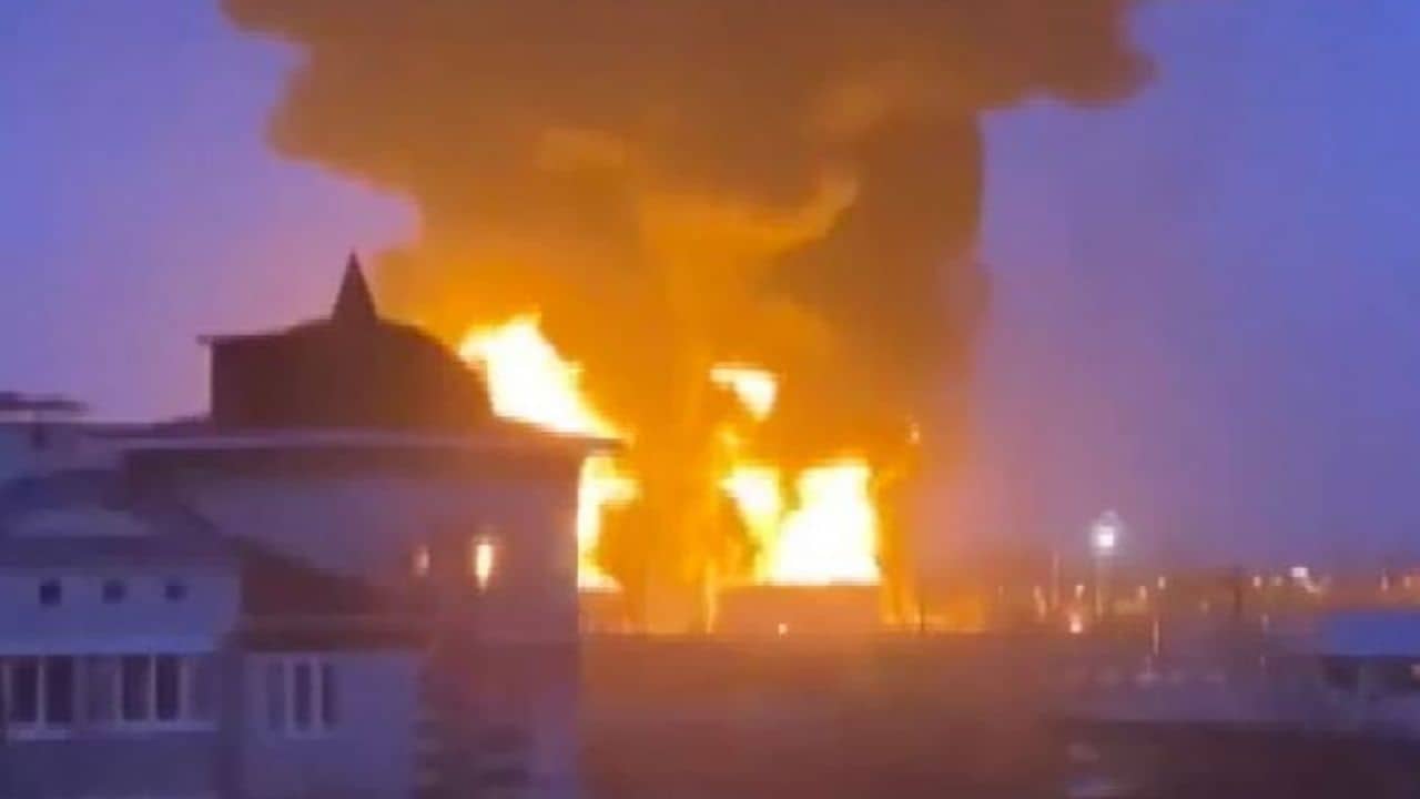 Ukraine Launches Attack on Russia: রাশিয়ার মাটিতে ঢুকেই পাল্টা জবাব দিচ্ছে ইউক্রেন, রকেট দিয়ে ওড়াল তেলের ডিপো!