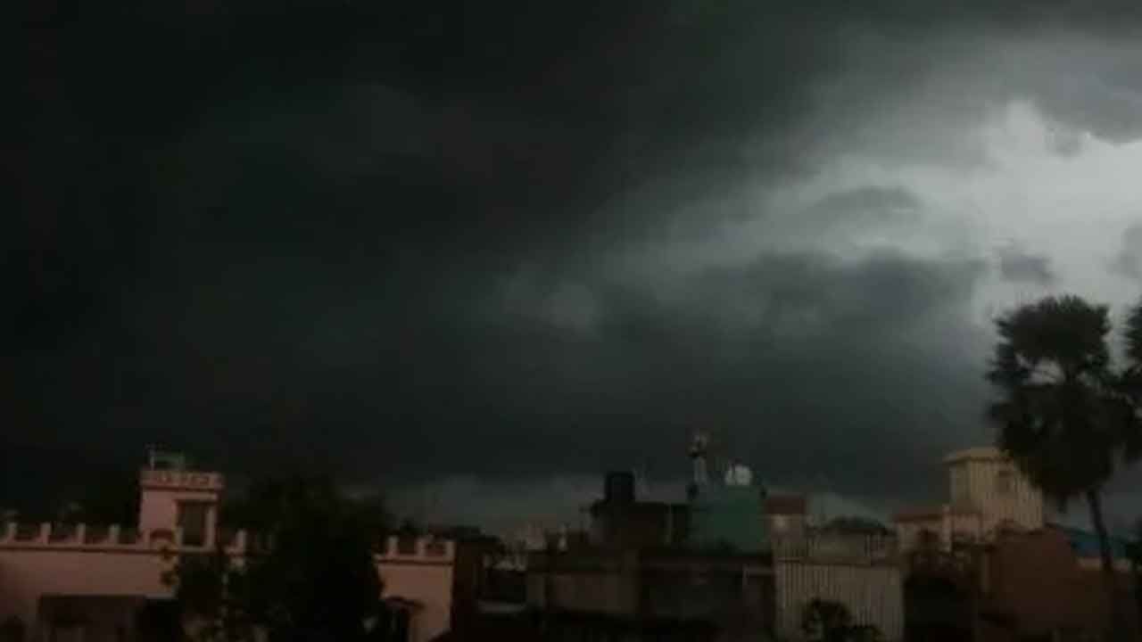 West Bengal Weather Update: কালবৈশাখীর অপেক্ষায়? শুধু কলকাতা না, জেলাগুলির জন্যও 'ভাগ্য গণনা' হাওয়া অফিসের