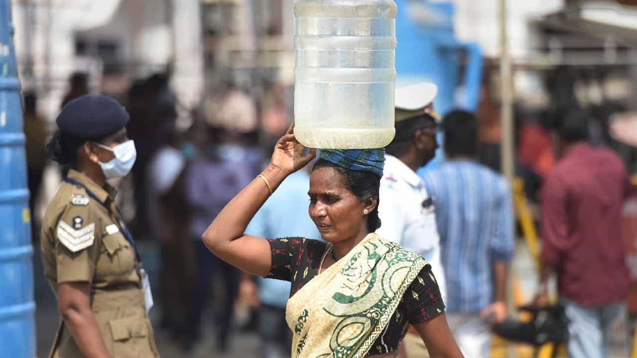 Weather in Kolkata: আপনার দরজায় হাজির 'গ্লোবাল ওয়ার্মিং', ১২২ বছরে এমন মার্চ মাস দেখেনি বাংলা Weather in Kolkata: আপনার দরজায় হাজির 'গ্লোবাল ওয়ার্মিং', ১২২ বছরে এমন মার্চ মাস দেখেনি বাংলা