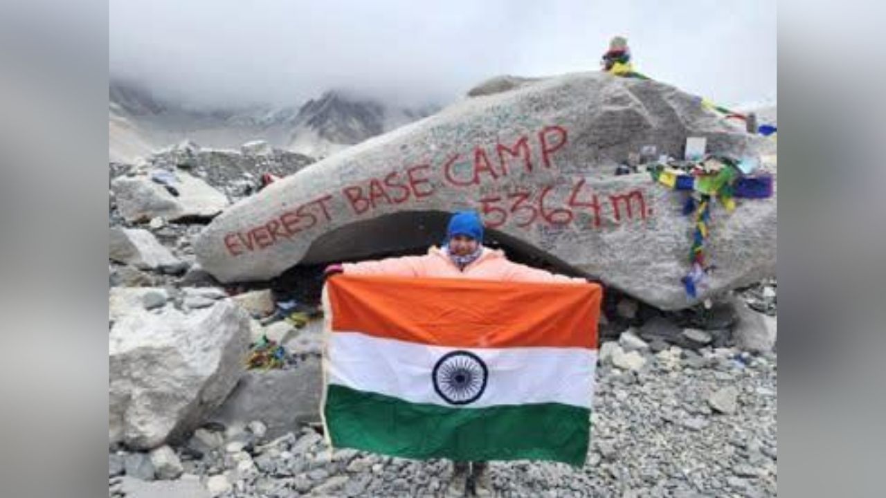 Mt Everest: এভারেস্ট বেস ক্যাম্পে ১০ বছরের কিশোরী, ৫৩৬৪ মিটারে নজির গড়ল মুম্বইয়ের রিদম