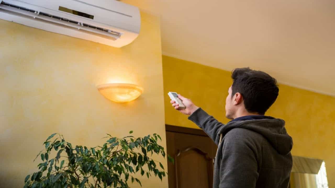 AC At 24°C: এই তাপমাত্রায় এসি চালালে বিল বাঁচবে হাজার-হাজার টাকা, শরীরও থাকবে সুস্থ AC At 24°C: এই তাপমাত্রায় এসি চালালে বিল বাঁচবে হাজার-হাজার টাকা, শরীরও থাকবে সুস্থ