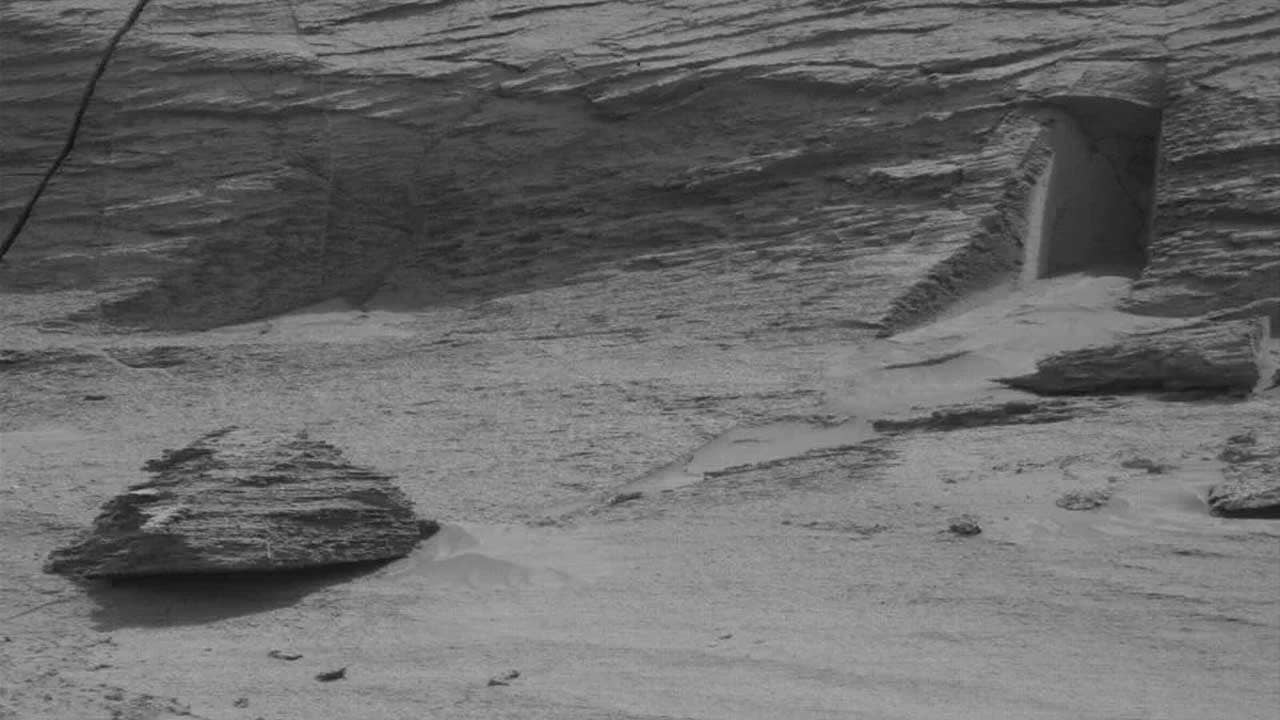 Alien Door: মঙ্গলের বুকে রহস্যজনক দরজা! রোভার Curiosity-র নতুন ছবি ঘিরে চাঞ্চল্য