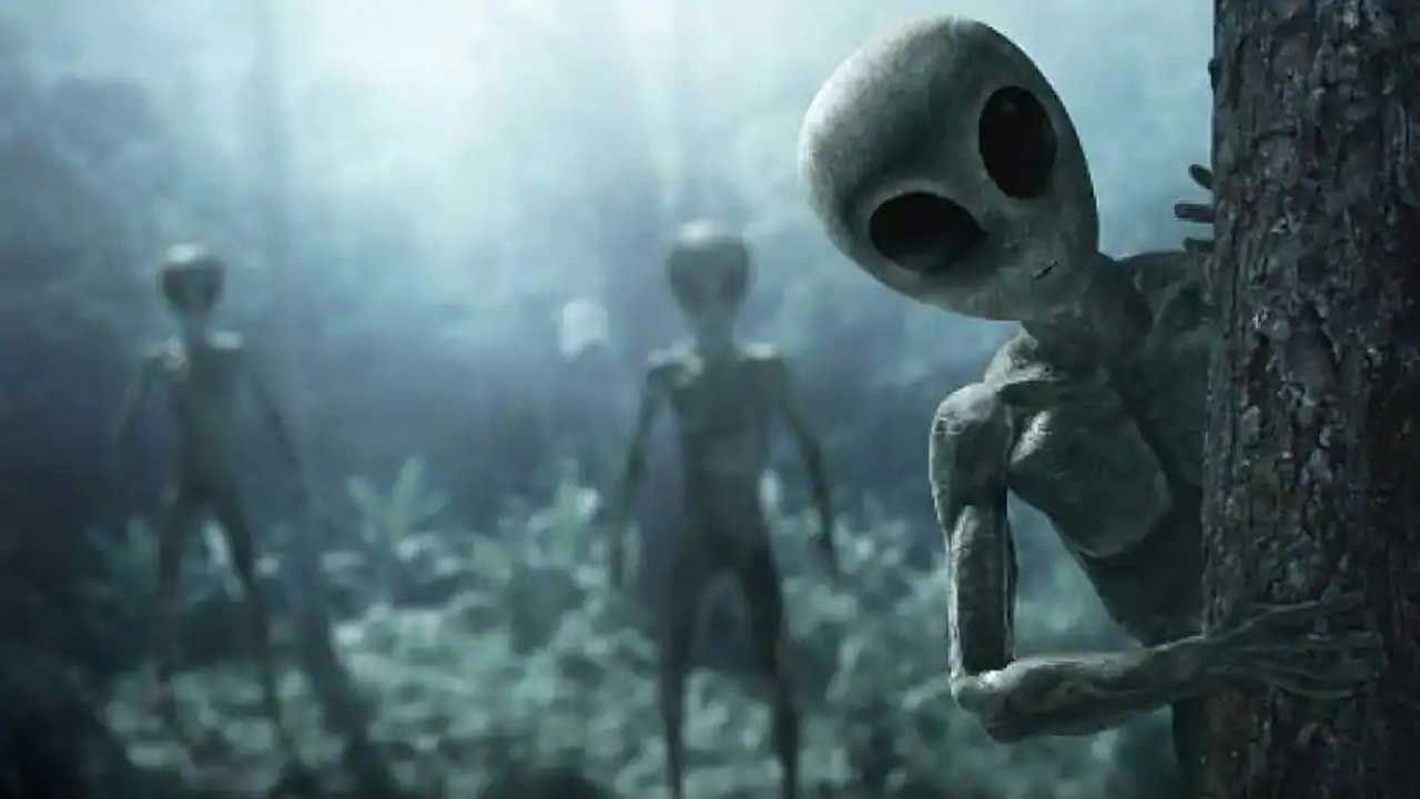 Alien-দের সঙ্গে আর কয়েক বছরের মধ্যেই দেখা হবে মানুষের! জানাচ্ছেন নাসার প্রাক্তন বিজ্ঞানী